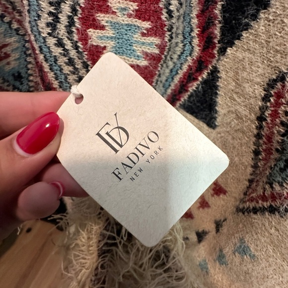 Fadivo | Aztec Poncho - Picture 5 of 5
